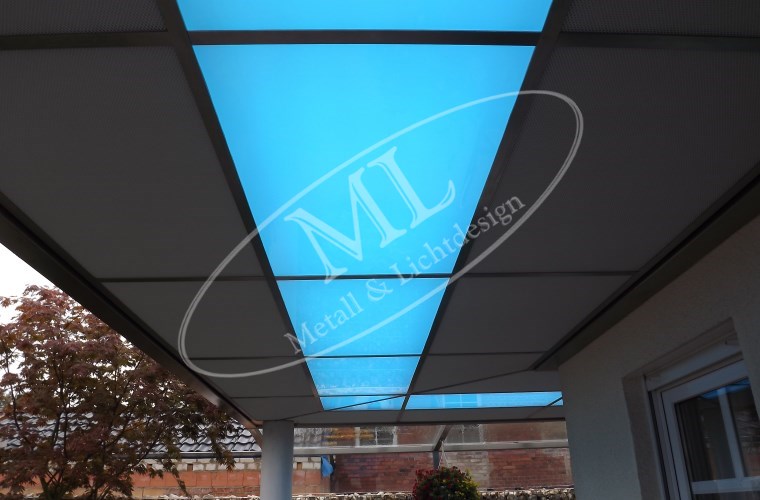 Glasdach mit LED- Glaslichtdecke