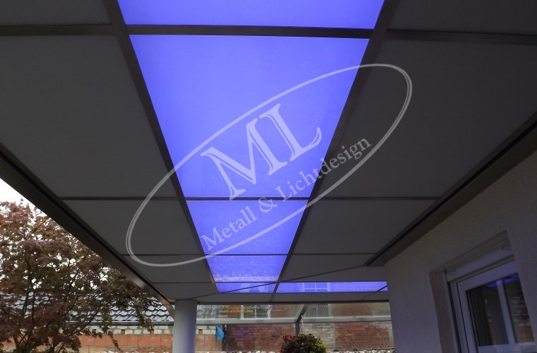 Glasdach mit LED- Glaslichtdecke